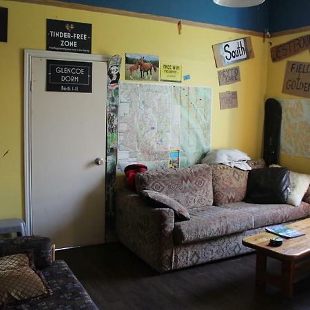Kicking Horse Backpacker Hostel Golden Luaran gambar