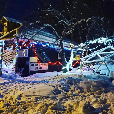 Kicking Horse Backpacker Hostel Golden Luaran gambar