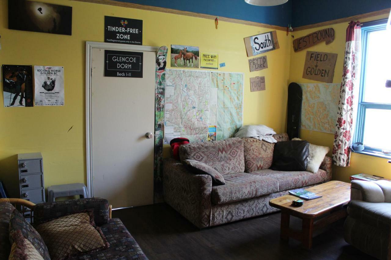 Kicking Horse Backpacker Hostel Golden Luaran gambar