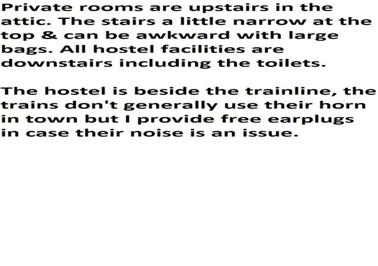 Kicking Horse Backpacker Hostel Golden Luaran gambar